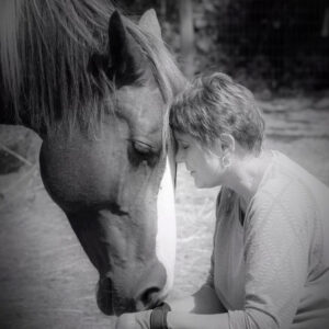 Julie-Elliott-Eickenroth-w-Bella the horse